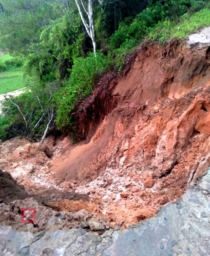 Hujan Deras Akibatkan Longsor di Dusun Tali Tallu, Poros Kurra-Bittuang Terputus