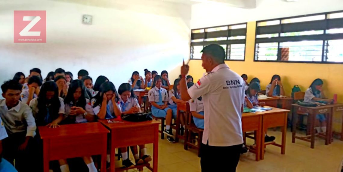 Beri Informasi Bahaya Narkoba dan Sex Education, Tim Penyuluh BNNK Sasar SMA Pelita Harapan Rantepao