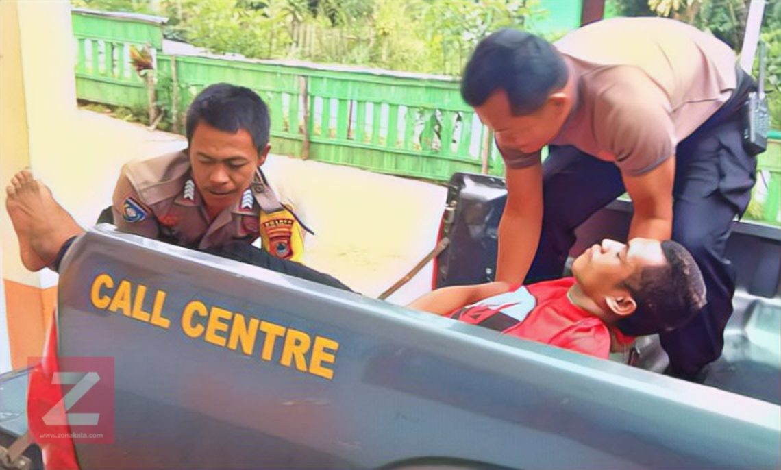 Kelelahan Berjalan Kaki, Seorang Kernet Mobil Ekspedisi Asal Enrekang, Terkapar di Pinggir Jalan