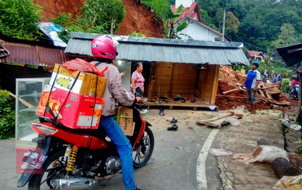 Bencana Tanah Longsor Tutup Dua Akses Jalan di Toraja Utara