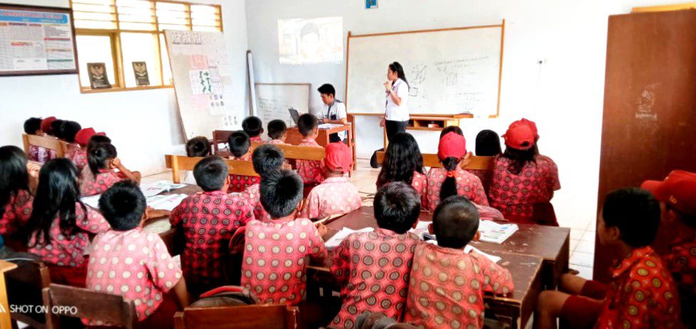 SDN 132 Batualu Nonton Bareng Film Animasi Bahaya Narkoba