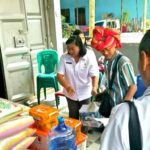 Pemerintah Serahkan Bantuan Kepada Korban Kebakaran di Pasar Sentral Makale