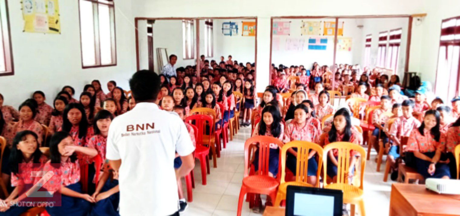 Ratusan Siswa SMP Kristen Gandangbatu Ikuti Sosialisasi Bahaya Narkoba dan Bahaya Seks Bebas