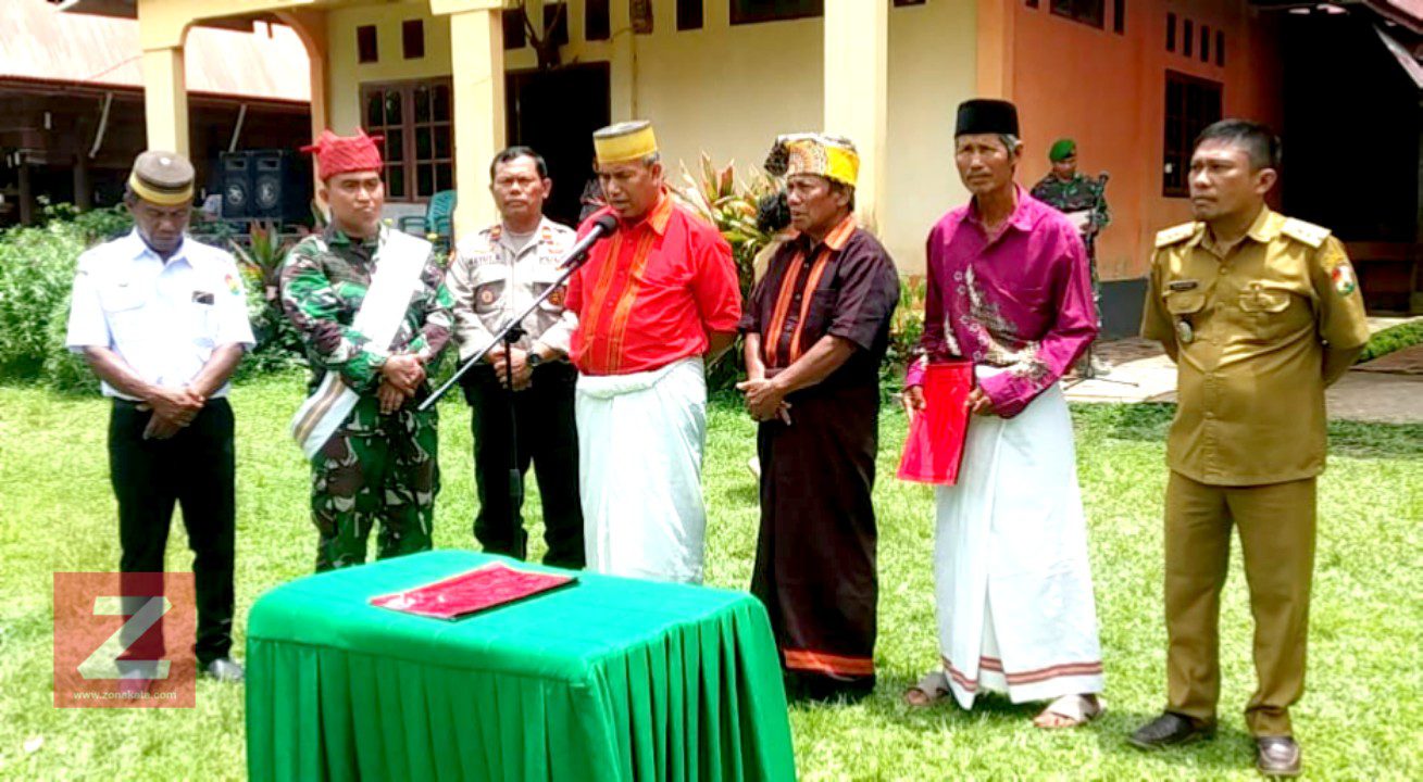 Keluarga Besar Tongkonan Sa'ku di Sumalu Hibahkan 3.6 Ha Tanah ke TNI 2 Keluarga Besar Tongkonan Sa'ku di Sumalu Hibahkan 3.6 Ha Tanah ke TNI