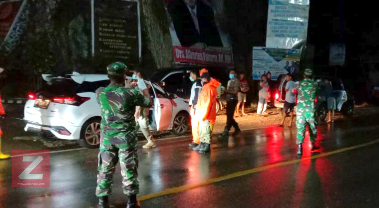 Pintu Masuk Tana Toraja Kendaraan Disemprot Disinfektan, Suhu Tubuh Penumpang Diperiksa