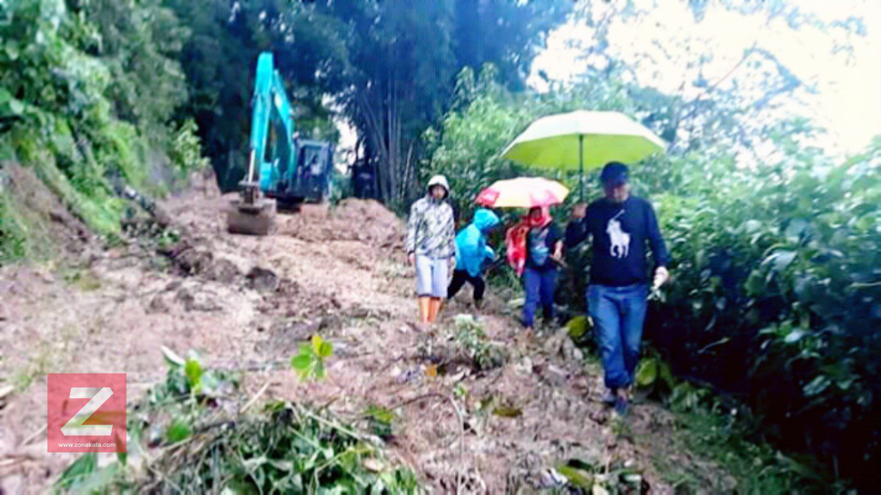 Turunkan Alat Berat, Politisi Partai Perindo Ini Bantu Warga Rante 2 Turunkan Alat Berat, Politisi Partai Perindo Ini Bantu Warga Rante