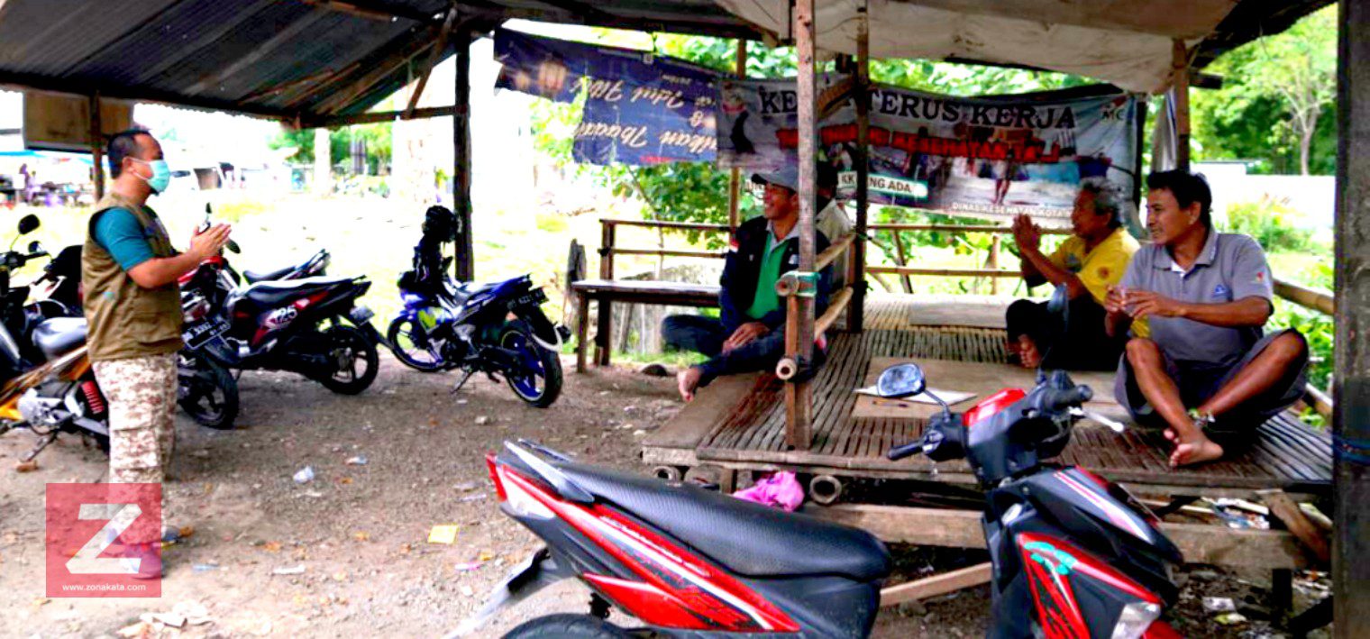 Ragam Reaksi Ojek Pangkalan Saat Terima Bantuan Wagub Andi Sudirman 2 Ragam Reaksi Ojek Pangkalan Saat Terima Bantuan Wagub Andi Sudirman