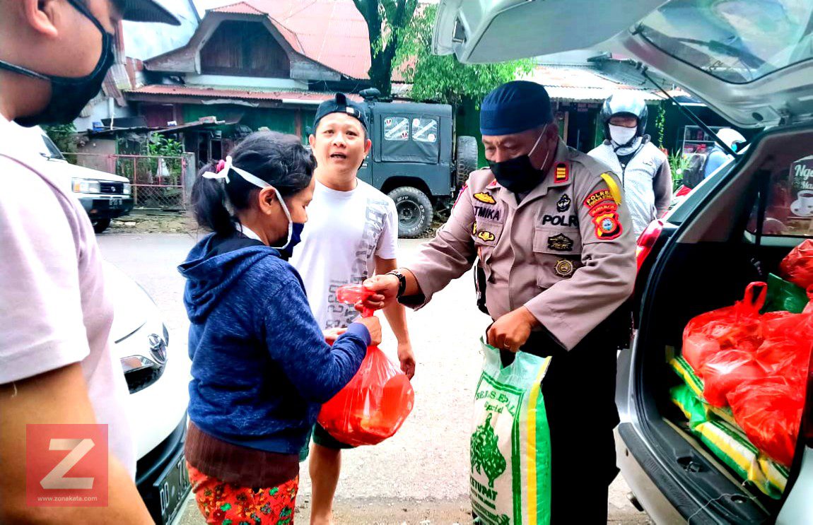 Ditengah Pandemi Wabah Corona, Polres Toraja Utara Bagikan Sembako Bagi Warga Kurang Mampu