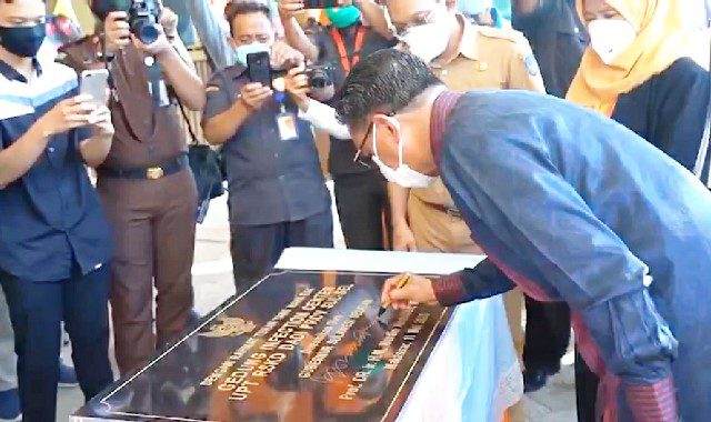 Nurdin Abdullah Resmikan Infection Center di RS Sayang dan RSUK Dadi