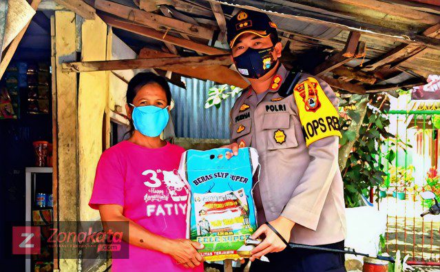 Kapolres Toraja Utara Sisir Warga Yang Belum Tersentuh Bantuan Sembako