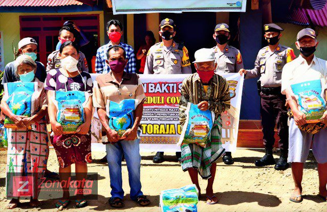Kapolres Toraja Utara Sisir Warga Yang Belum Tersentuh Bantuan Sembako 2 Kapolres Toraja Utara Sisir Warga Yang Belum Tersentuh Bantuan Sembako