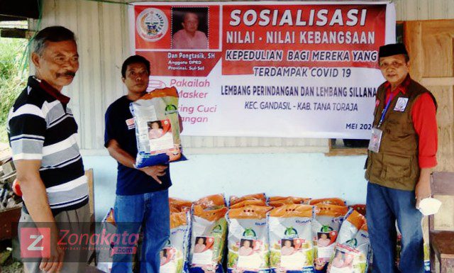 Dan Pongtasik Memperkokoh Nilai Kebangsaan Lewat Pembagian Sembako