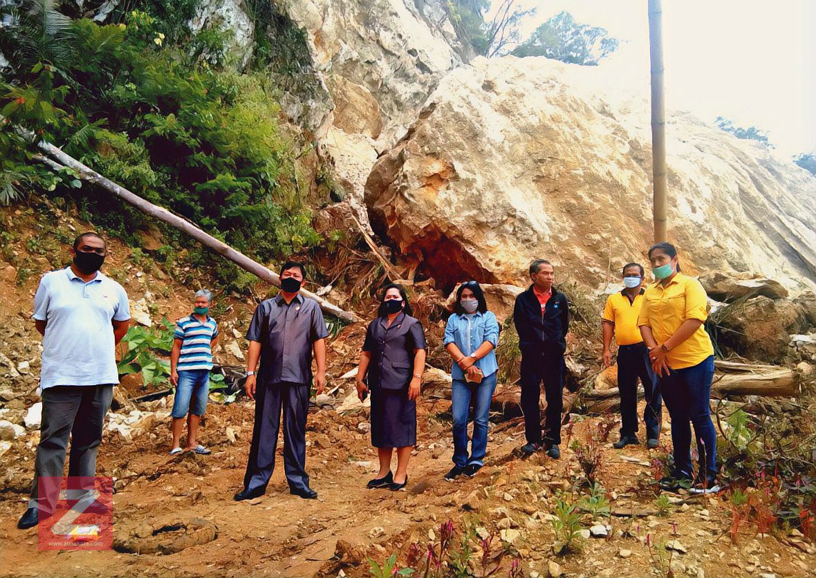 Pimpinan DPRD Tana Toraja Tinjau Lokasi Reruntuhan Batu di Se'pon Makale 2 Pimpinan DPRD Tana Toraja Tinjau Lokasi Reruntuhan Batu di Se'pon Makale