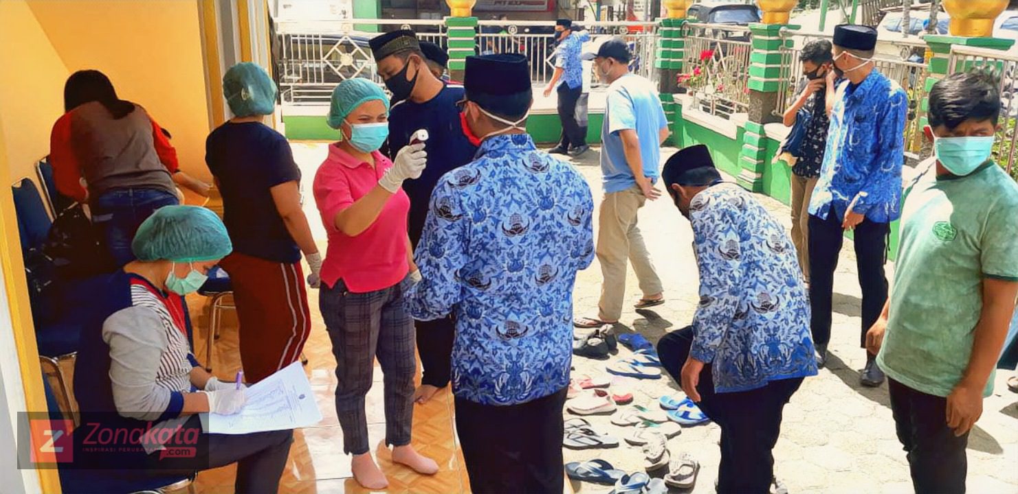 Shalat Jumat di Masjid Nurul Jihad Se'pon, Terapkan Protokol Kesehatan 2 Shalat Jumat di Masjid Nurul Jihad Se'pon, Terapkan Protokol Kesehatan