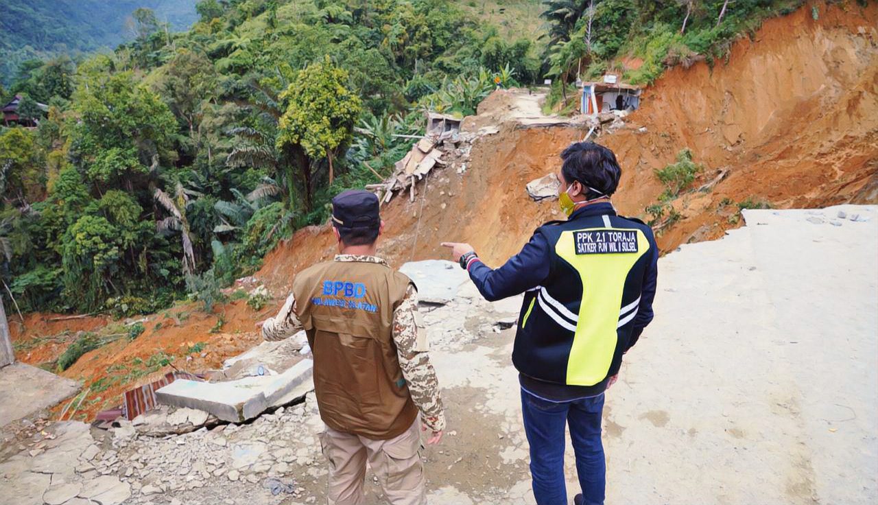 Wagub Sulsel Meninjau Lokasi Longsor Poros Palopo-Rantepao