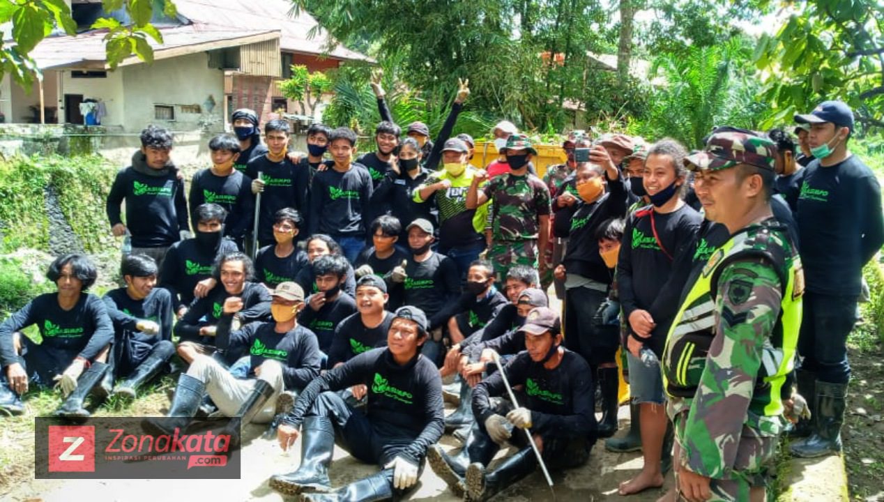 Ketua DPRD Tana Toraja Ikut Bergotong Royong Bersihkan Sungai Surame 2 Ketua DPRD Tana Toraja Ikut Bergotong Royong Bersihkan Sungai Surame