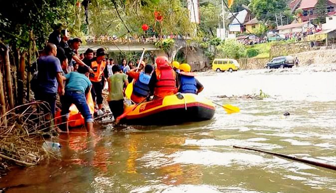 BPBD Toraja Utara Temukan Jenazah Fisel Barung Di Sungai Sa'dan 1 BPBD Toraja Utara Temukan Jenazah Fisel Barung Di Sungai Sa'dan - Zonakata.com