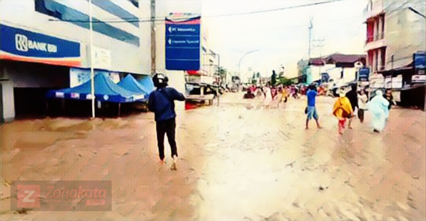 Banjir Bandang Terjang Masamba Luwu Utara, Ratusan Rumah Tertimbun Lumpur 2 Banjir Bandang Terjang Masamba Luwu Utara, Ratusan Rumah Tertimbun Lumpur