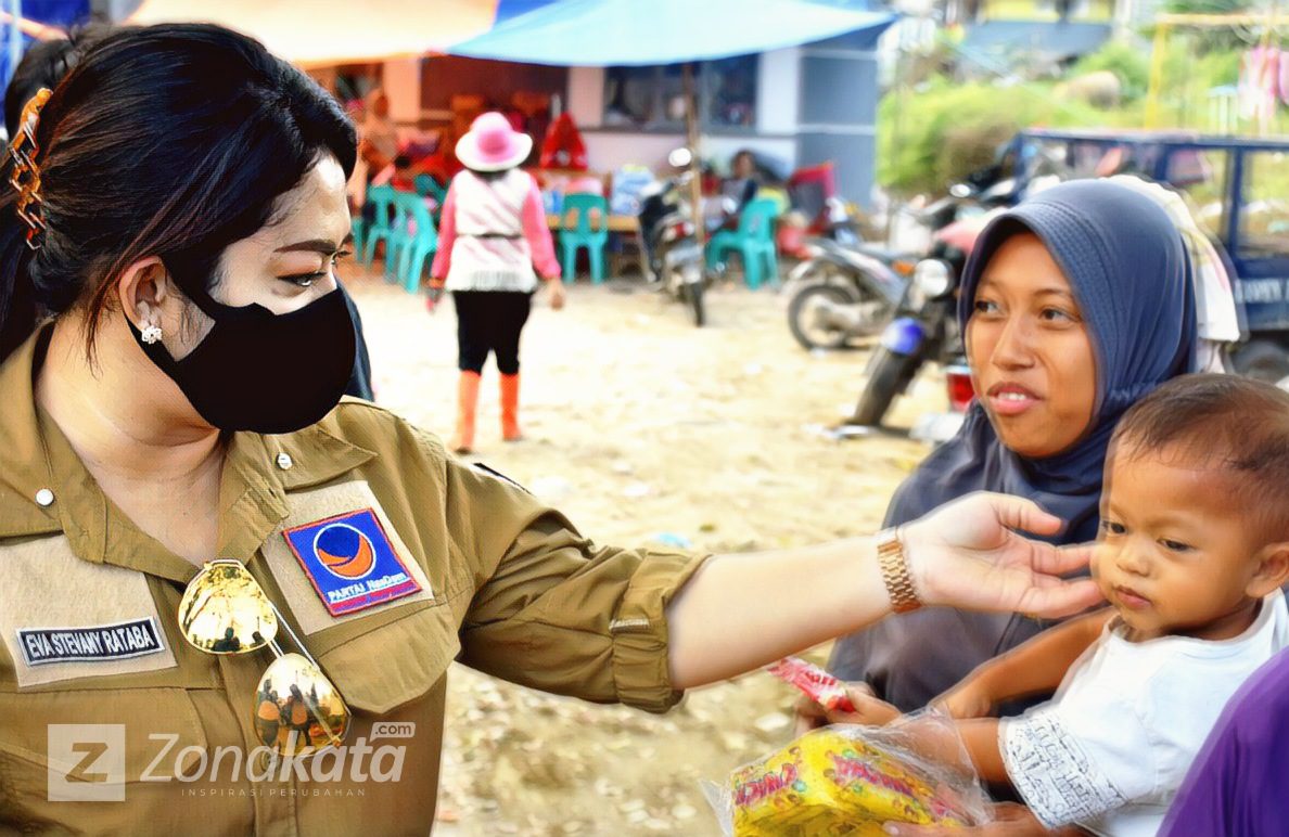 Eva Stevany Rataba Sambangi Pengungsi Banjir Bandang Di Luwu Utara