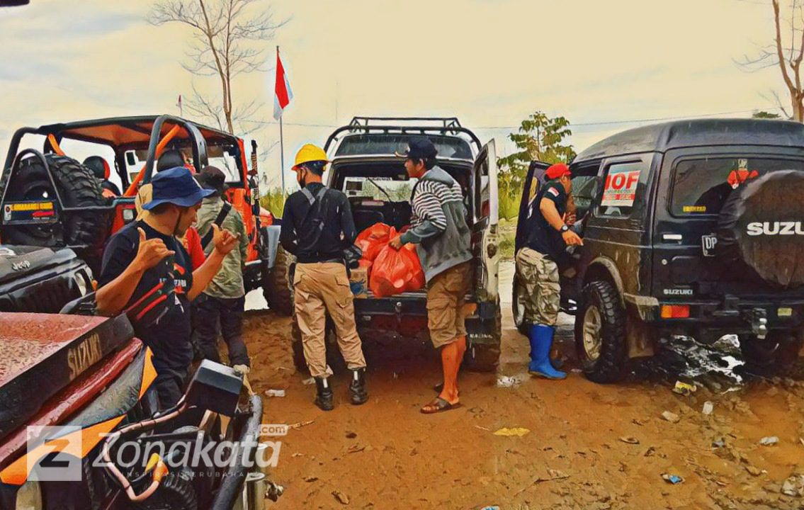 Karang Taruna dan Lamaranginang Jeep Club Bantu Korban Bencana di Luwu Utara 4 Karang Taruna dan Lamaranginang Jeep Club Bantu Korban Bencana di Luwu Utara