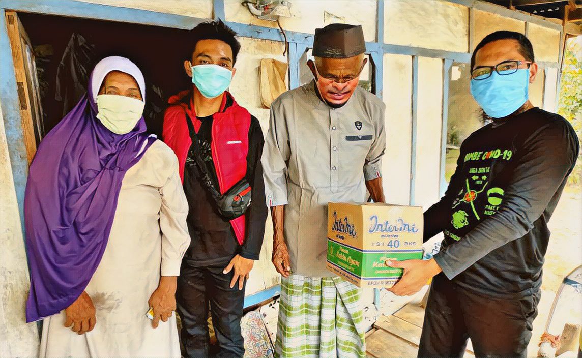 Kakek yang Viral Kenakan Seragam SMA Saat Lebaran Mendapat Bantuan dari Wagub Sulsel