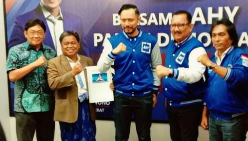 Diusung Golkar dan Demokrat, Ombas-Dedy Pastikan Ikut Pilkada Toraja Utara 2 Diusung Golkar dan Demokrat, Ombas-Dedy Pastikan Ikut Pilkada Toraja Utara
