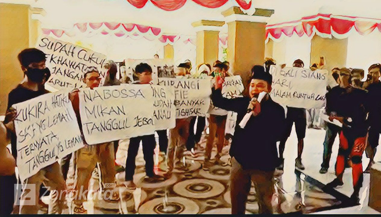 Forum Masyarakat Korban Banjir Gelar Aksi Demo Di Kantor Bupati Lutra
