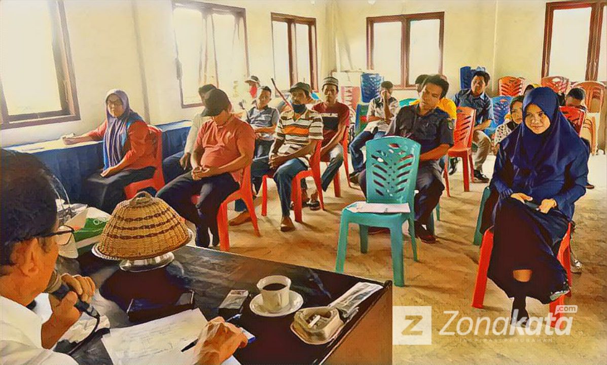 Sambangi Desa Kalotok, Bripka Amran Temui Aparat dan Warga Setempat 2 Sambangi Desa Kalotok, Bripka Amran Temui Aparat dan Warga Setempat