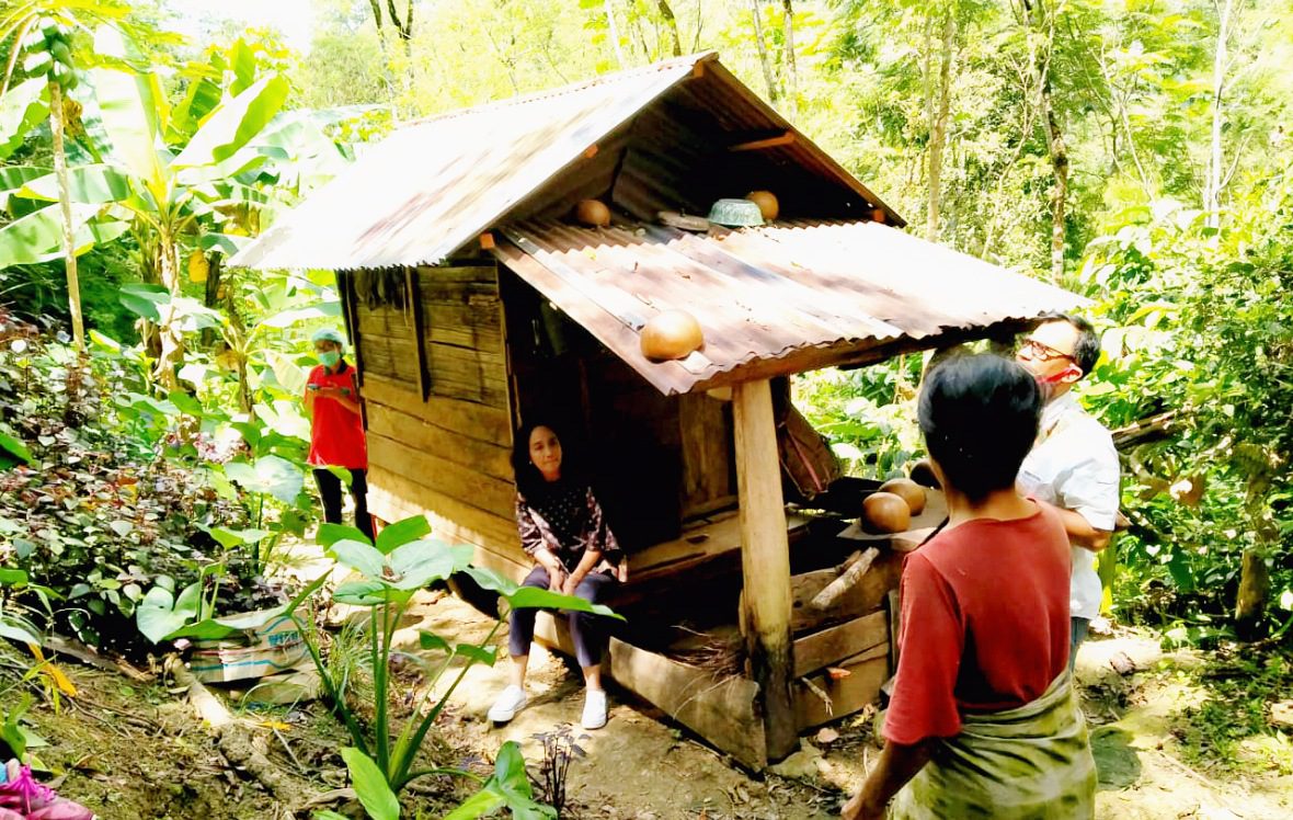 Peduli Sesama, Tim Satgas Covid-19 Sambangi Warga Kurang Mampu