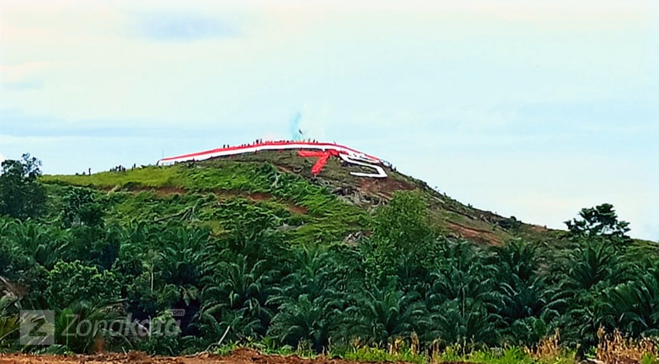 Bentangan Bendera 75 Meter Warnai Perayaan HUT RI Ke 75 di Pengungsian 3 Bentangan Bendera 75 Meter Warnai Perayaan HUT RI Ke 75 di Pengungsian
