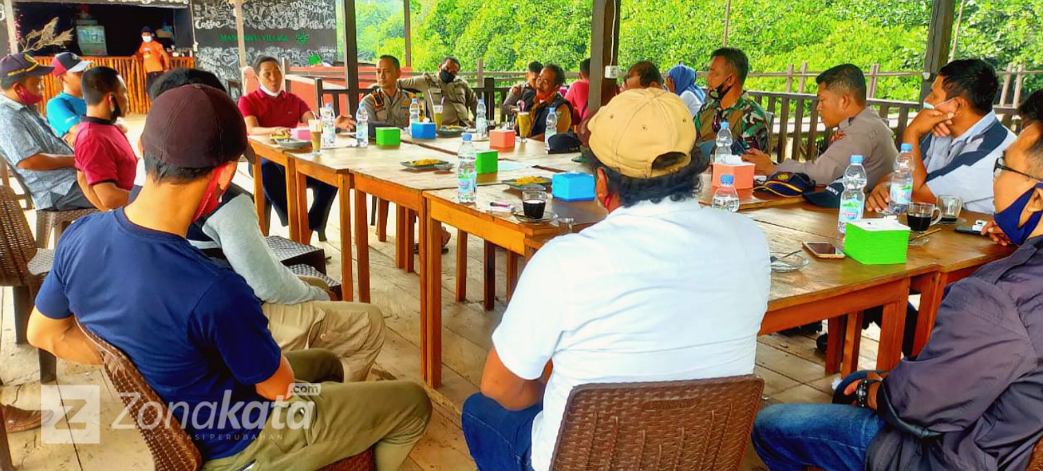 Bupati Morowali Berjanji Akan Mempertemukan Warga Fatufia Dengan Pihak PT. Bintang Delapan Grup