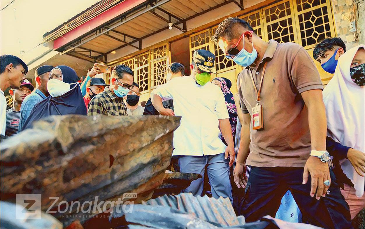 Bawa Bantuan Sembako, Wagub Sulsel Kunjungi Lokasi Kebakaran di Pannampu