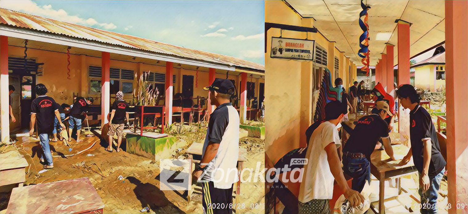 Pasca Banjir, Warga Desa Dampala Gotong Royong Bersihkan Sekolah 2 Pasca Banjir, Warga Desa Dampala Gotong Royong Bersihkan Sekolah