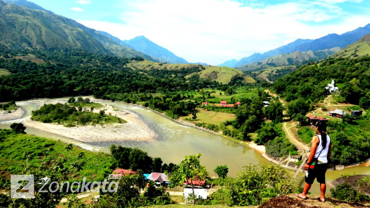 Pesona Sungai Pasir Putih Bau di Pertemuan Tiga Sungai di Bonggakaradeng