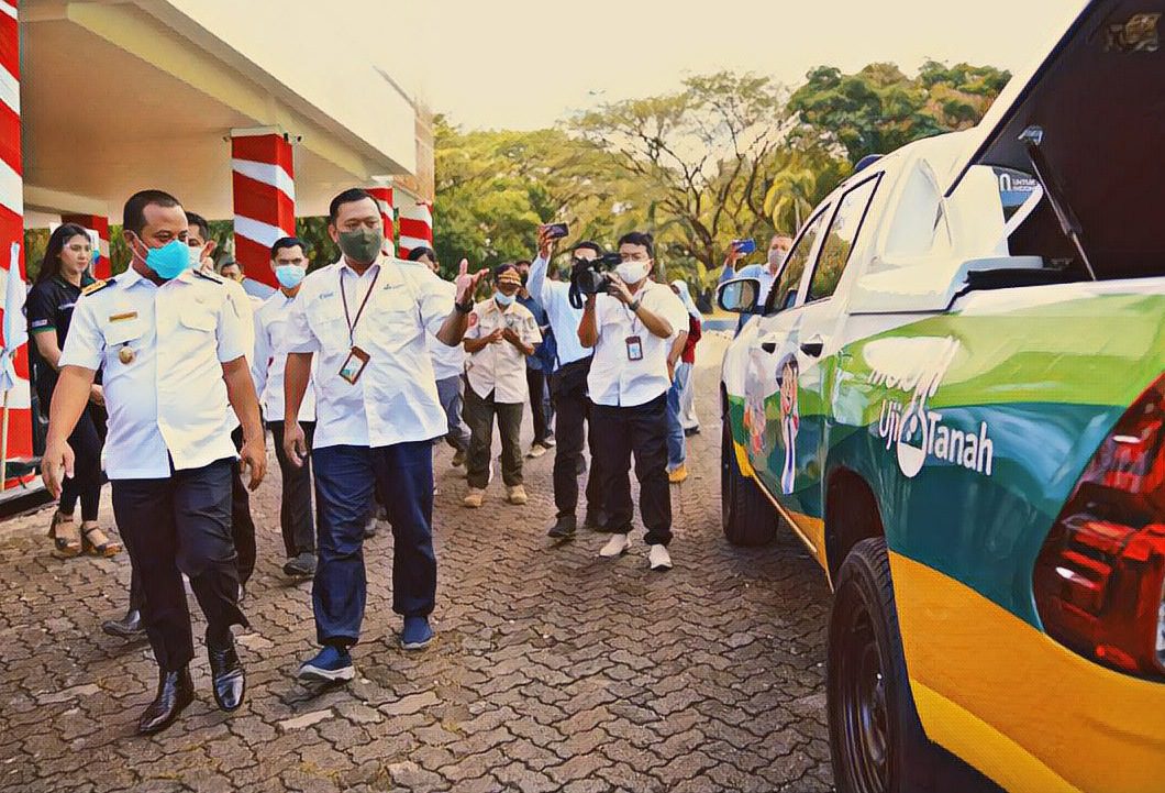 Launching Mobil Uji Tanah PT Petrokimia Gresik, Wagub Pertanyakan Masalah Pupuk 2 Launching Mobil Uji Tanah PT Petrokimia Gresik, Wagub Pertanyakan Masalah Pupuk