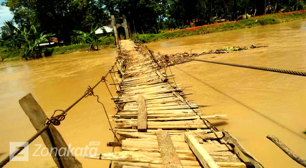 Jembatan Gantung Rusak Parah Warga Kendenan Minta Perhatian Pemda Luwu