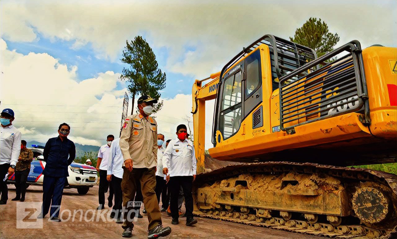 Support Ekonomi Masyarakat, Gubernur Cek Progres Jalan di Bastem