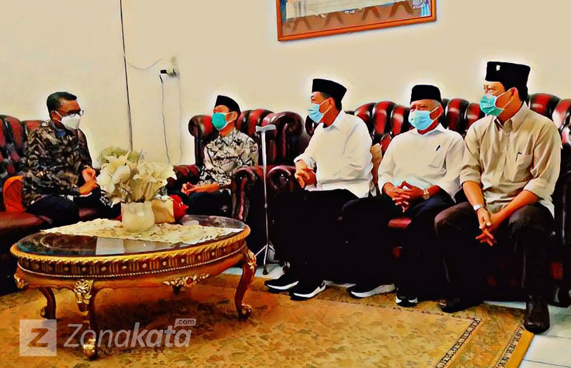 Di Toraja, Nurdin Abdullah Sambangi Kediaman Ishak Bitticaca