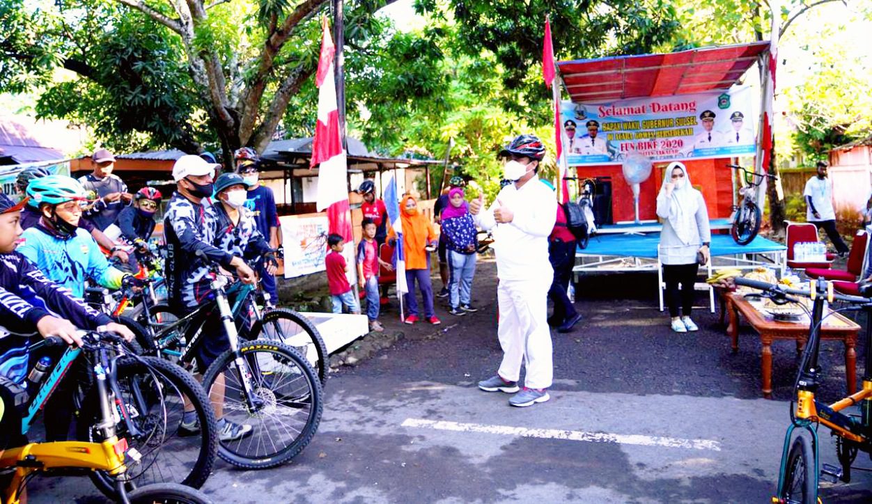 Lepas Gowes Bersedekah Fun Bike di Takalar, Wagub Sulsel Bagi-Bagi Hadiah