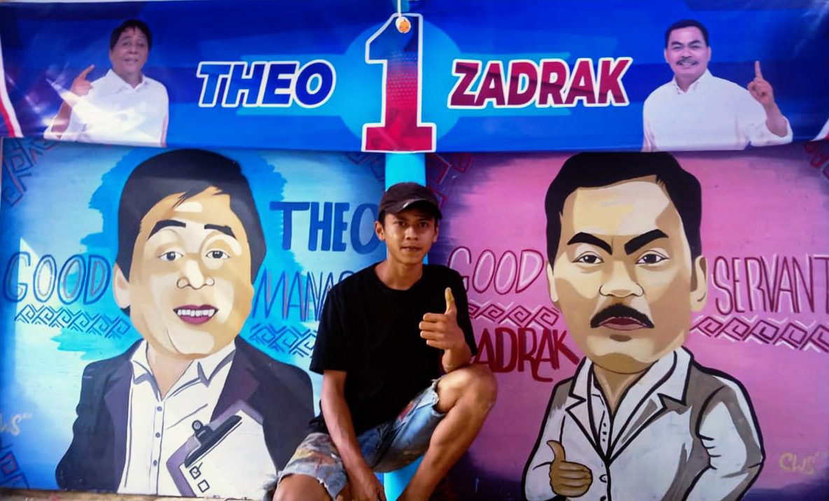Kreatif!!.. Pilih Nomor 1, Seniman di Mengkendek Lukis Wajah Theo-Zadrak