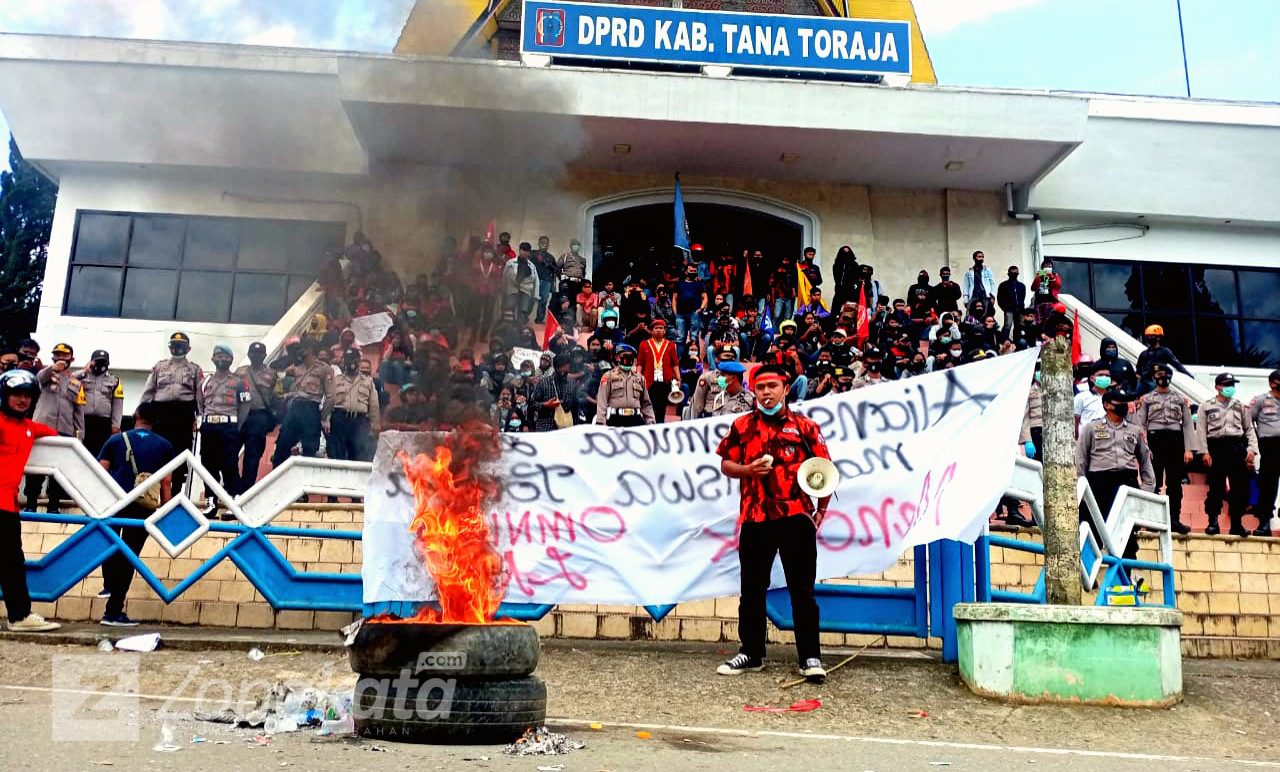 Ribuan Mahasiswa Toraja Gelar Aksi Tolak Omnibus Law