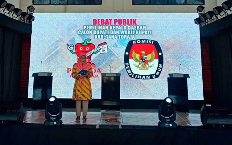 Mardiana Rusli Pandu Debat Kandidat Pilkada Tana Toraja