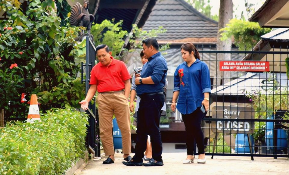 Jalin Silaturahmi, Rinto dan Eva Sambangi Kediaman Ismerda Lebang 2 Jalin Silaturahmi, Rinto dan Eva Sambangi Kediaman Ismerda Lebang