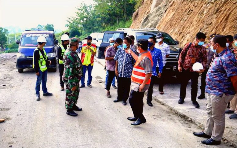 Wagub Pantau Progres Pengerjaan Jalan Pintas Barru-Soppeng 2 Wagub Pantau Progres Pengerjaan Jalan Pintas Barru-Soppeng