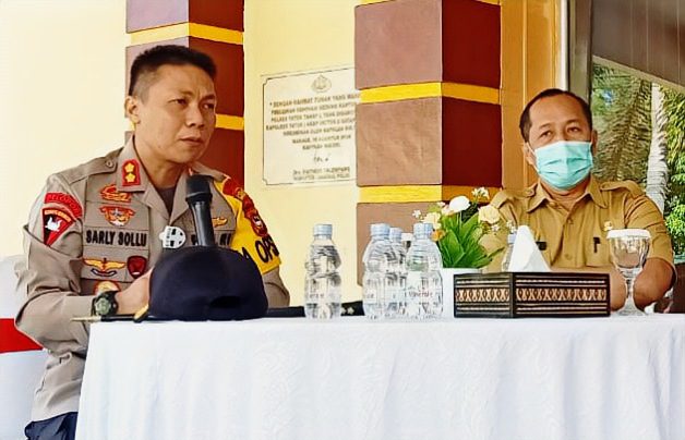 Jumpa Dengan Awak Media, Kapolres Sarly Sollu, Minta Bersama Lawan Hoax