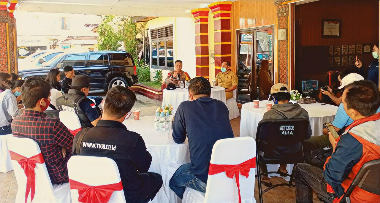 Jumpa Dengan Awak Media, Kapolres Sarly Sollu, Minta Bersama Lawan Hoax 2 Jumpa Dengan Awak Media, Kapolres Sarly Sollu, Minta Bersama Lawan Hoax