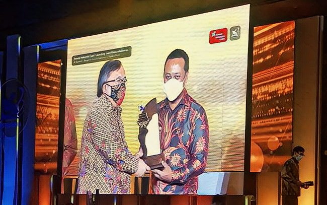 Di Hari Pahlawan, Wagub Sulsel Terima Penghargaan dari Kemenristek