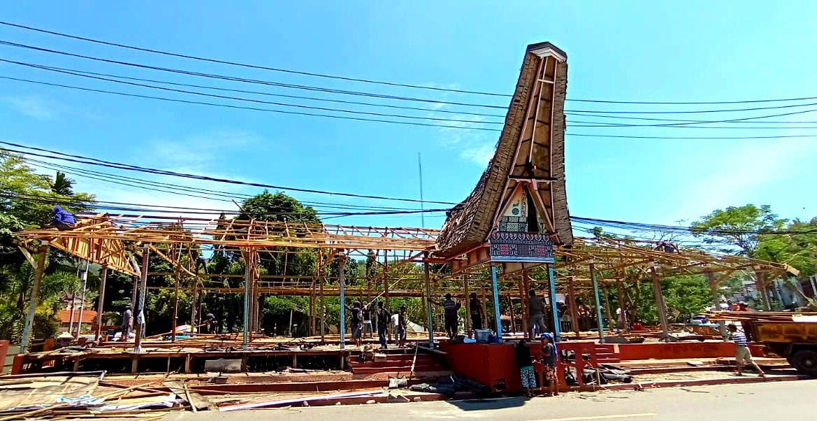 Gazebo Yang Didirikan di Pelataran Kolam Makale, di Bongkar 2 Gazebo Yang Didirikan di Pelataran Kolam Makale, di Bongkar