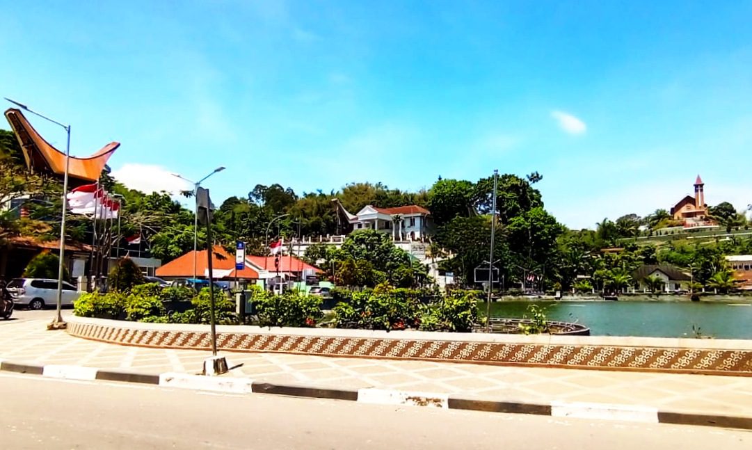 Gazebo Yang Didirikan di Pelataran Kolam Makale, di Bongkar