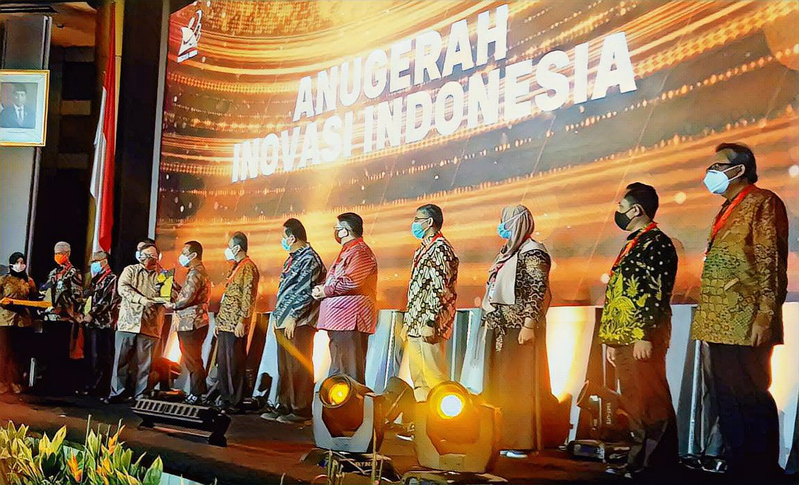 Di Hari Pahlawan, Wagub Sulsel Terima Penghargaan dari Kemenristek